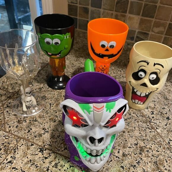 Halloween Cups Grave Robber (Works!) - Picture 12 of 15